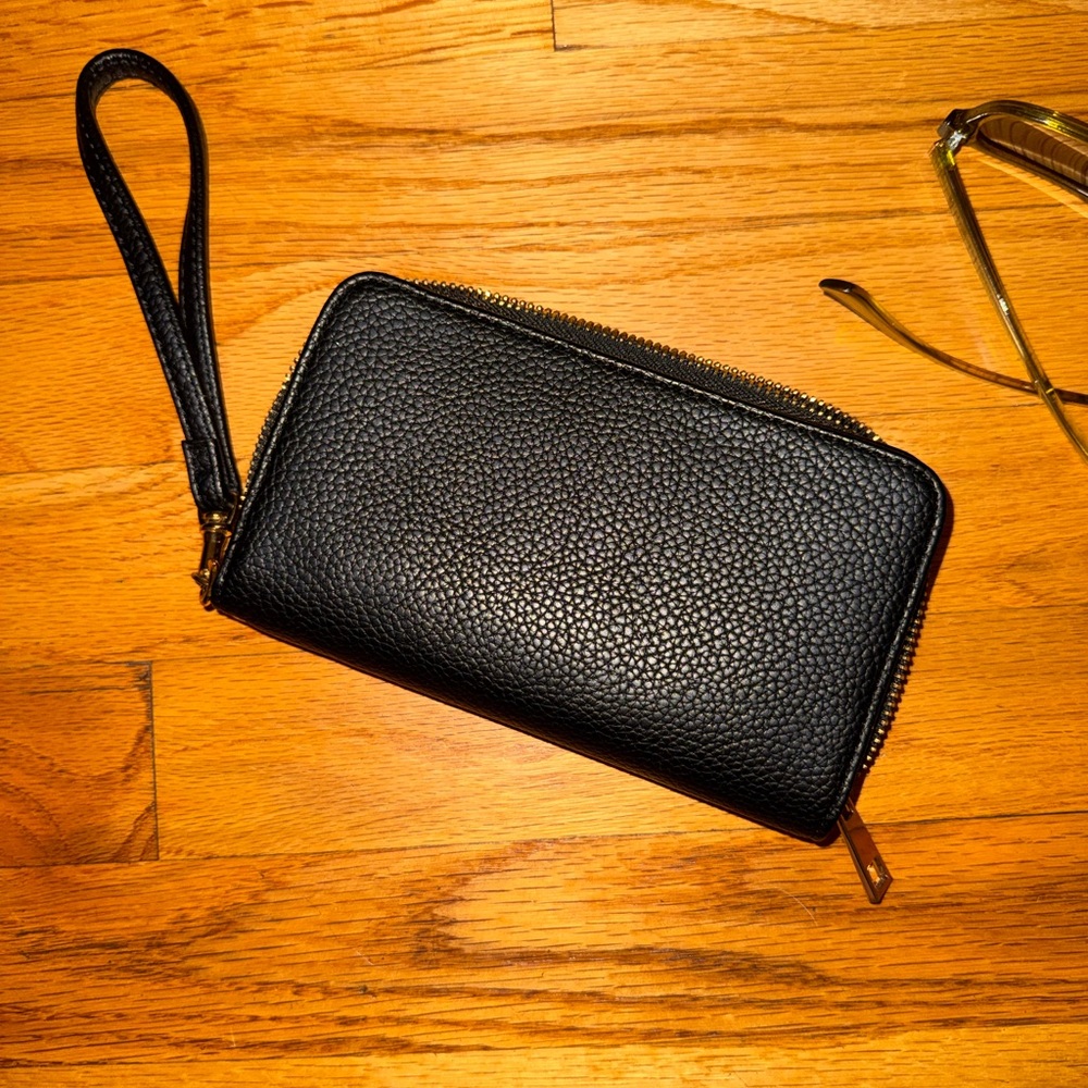 Black Leather Zip Wristlet Wallet